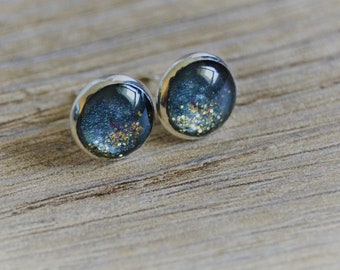 Black onyx stud earrings with gold glitter. Small minimalist round stud cuff earrings, 8 mm.