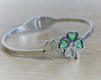 Green clover bracelet Silver ring bracelet 4 leaf clover bracelet St Patrick bracelet Green closed clover leaf clover Saint Patrick bracelet