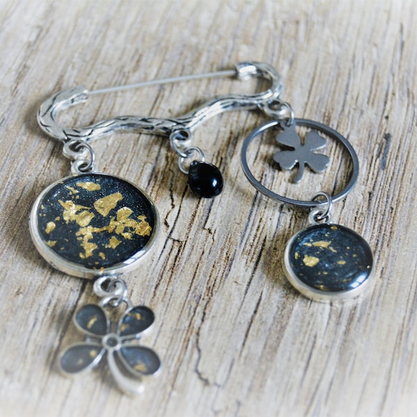 Broche breloque pendants charms noir or argent antique Broche trèfles noir feuilles d'or goutte verre anneau