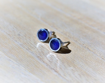 Petites boucles d'oreilles clou bleu roi Boucles d'oreilles manchettes puces rondes minimalistes Très petites boucles d'oreilles discrètes