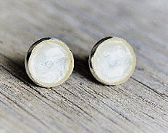 Petites boucles d'oreilles blanc perle nacré manchettes puces clou rondes Boucles d'oreilles minimalistes blanc crème