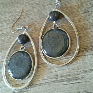 Hoop earrings with black onyx and black pearl drops