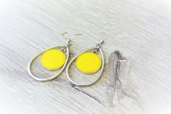 Aggregate more than 175 neon yellow earrings latest