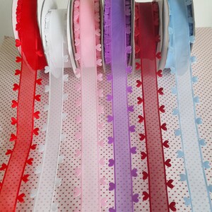 Organza linten, lint met hartjes, roze lint, paars lint, wit lint, rood lint, blauw lint, kaarten maken, harten, shabby chic, bruiloft.