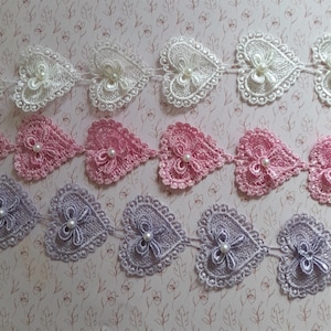 Coeurs en dentelle, coeurs roses, par 4, coeurs blancs, coeurs mauves, perle blanche, dentelle, coeur mariage, shabby chic, 5,00 cm de haut.