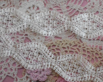 Ecru white lace, polyester lace, shabby chic, wedding, lingerie, sewing, wedding, baptism, lace by the meter, 3.00 cm wide.