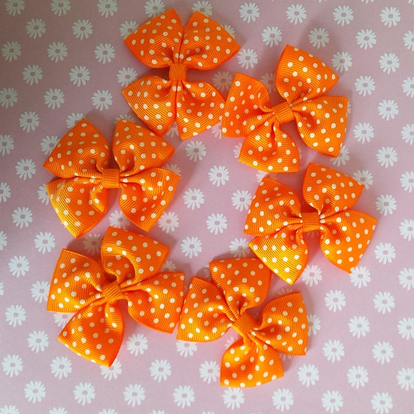 Noeuds oranges, par 6 noeuds, layette,  noeuds en tissu, noeuds à pois, noeuds à coudre, barrettes, serre tête, noeuds polyester, noeuds.