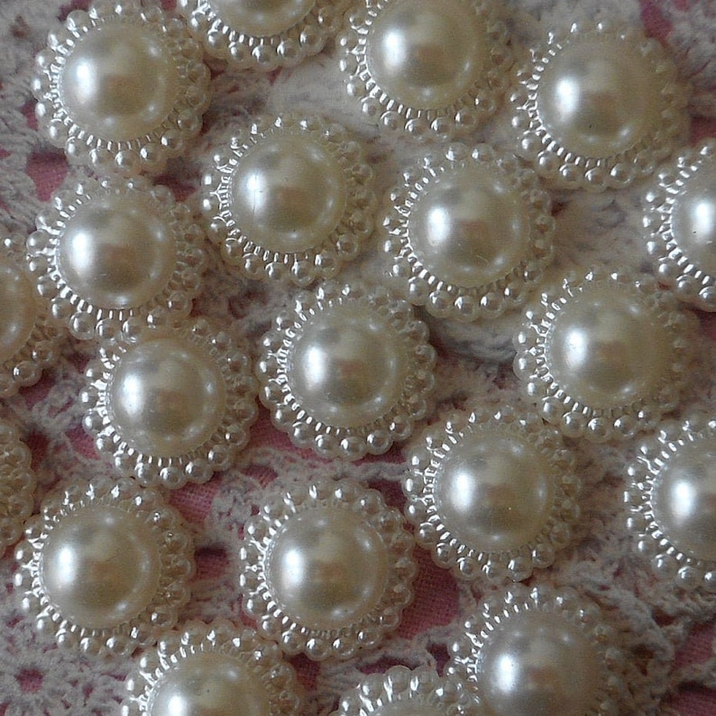 Round plastic cabochons scrapbooking half ivory beads 1.20 cm diameter. sold by 20 cabochons ivory cabochons carterie