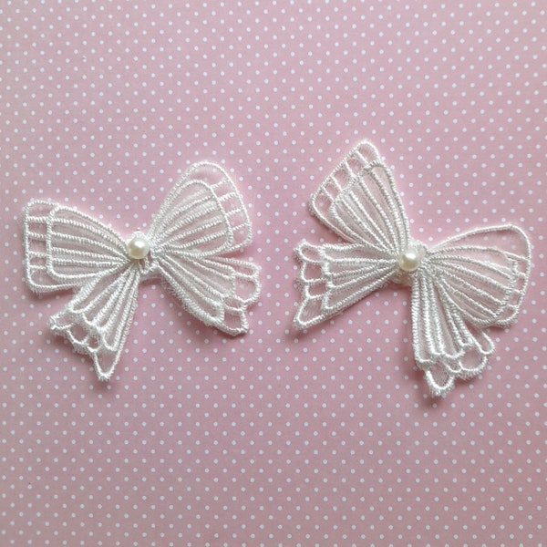 Appliques noeuds blancs, noeuds organza, par 2 noeuds, shabby chic, noeuds dentelle, lingerie, appliques noeuds perles, 6,50 cm de largeur.