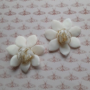 Fleurs blanches, fleurs en tissu, par 2 fleurs, fleurs organza, fleurs à coudre, créations shabby chic, robe de mariée, 6 cm de diamètre.