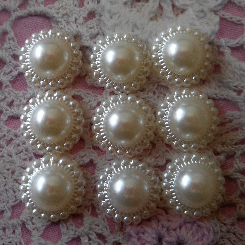 Round plastic cabochons scrapbooking half ivory beads 1.20 cm diameter. sold by 20 cabochons ivory cabochons carterie