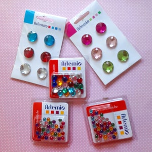 Creatieve vrijetijdsartikelen, set van 5 dozen, ronde metalen brads, halve acrylkralen, kaarten maken, scrapbooking, creatieve hobby's, brads.