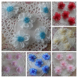 Fleurs en organza, par 10 fleurs, fleurs bleues, fleurs roses, perles en verre, shabby chic, mariage, couture, 2,50 cm de diamètre.