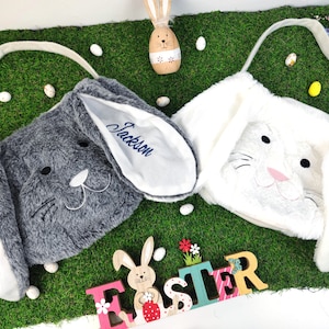 Personalisierter Hasenkorb, Hasentasche in Weiß oder Grau, BESTICKT, lange Ohren, Monogramm Geschenk. Kinderzimmer Spielzeug Aufbewahrung Deko