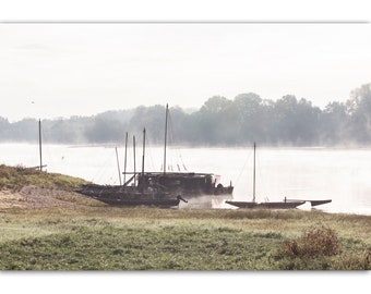 Photographie paysage zen bateaux sur la Loire, paysage Loire, fleuve, barque, toue cabanee, decor campagne et riviere, bateau typique,