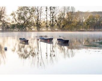 Photographie paysage barques en vallee de la Loire, photo barques dans la lumiere, paysage Loire, fleuve, barque,  ambiance eau,