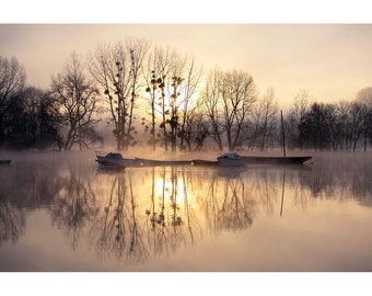 Photographie paysage  riviere et ses barques dans la lumière, vallee de la Loire, decor paysage, lever de soleil, decor riviere,