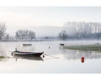 Photographie paysage barques sur la rivière un matin de brume, decoration murale paysage de rivière, Maine, Loire, Bouchemaine,