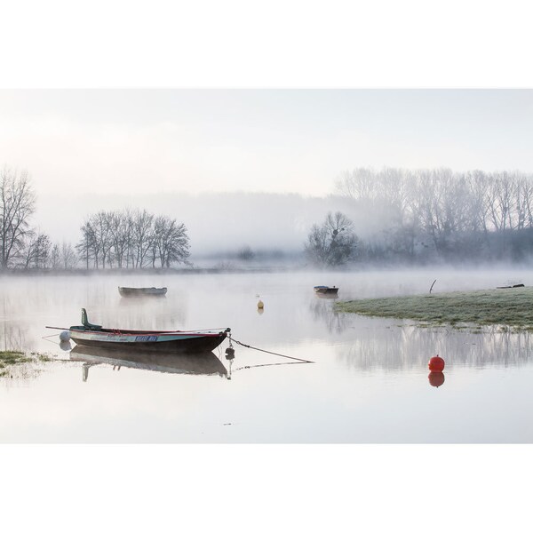 Photographie paysage barques sur la rivière un matin de brume, decoration murale paysage de rivière, Maine, Loire, Bouchemaine,