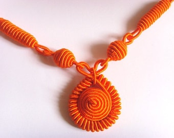 Collier senegalais en fil - orange - necsene13