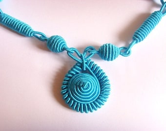 Collier senegalais en fil - bleu turquoise - necsene16