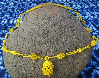 Collier senegalais en fil - jaune - necsene06