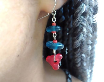 Longues boucles d'oreilles ethniques africaines, perles en verre recyclé faites mains -sarcelle, rouge - earr2