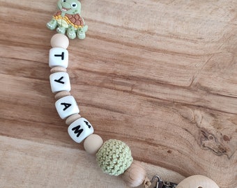 Personalized turtle pacifier clip in silicone and wood - green, beige linen and wood turtle silicone pacifier clip - birth gift -