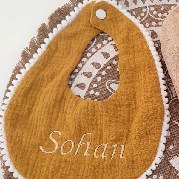 Bib in double cotton gauze personalized with the first name embroidered in the color of your choice - future parents birth gift