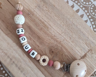 Pacifier clip letters and silicone beads - natural wood beads - beige hook beads - Margueritte flower - birth gift