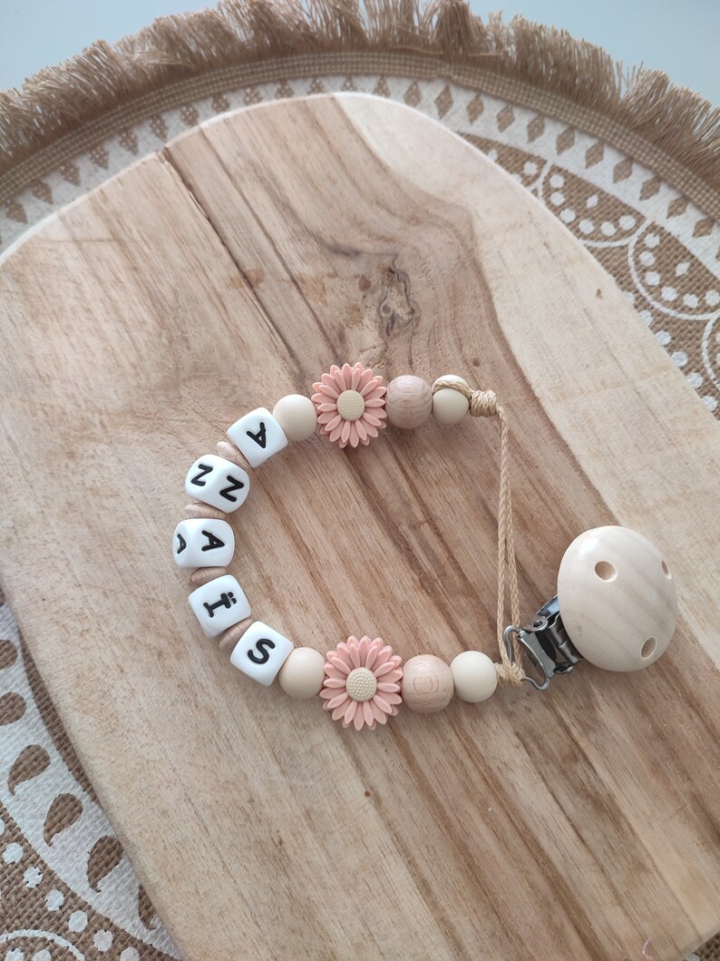 Clip de chupete Margueritte / daisy en silicona y madera natural clip de chupete personalizado con nombre regalo de nacimiento del bebé imagen 2