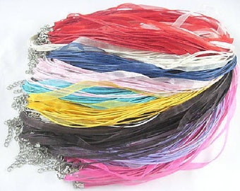 DESTOCKAGE Lot de 10 cordons en organza et coton ciré couleurs mixtes de 45 cm de longueur avec chaine de prolongation de 5cm et mousqueton