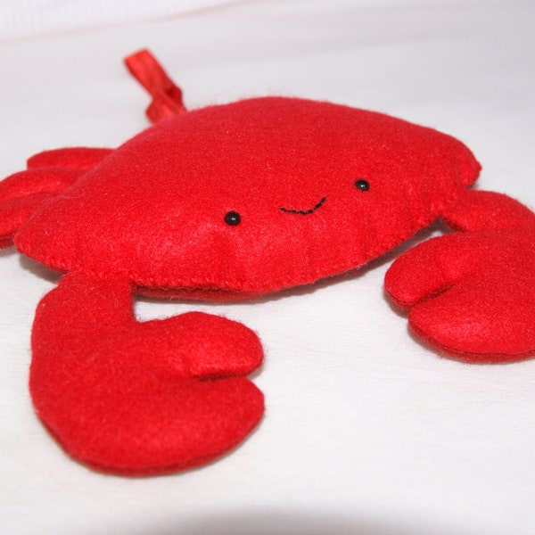 doudou crabe hochet, élastique, feutrine rouge