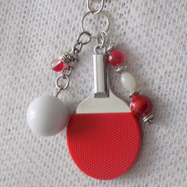 Bijou de sac porte-clés tennis de table,perles de verre,perles en métal,coloris argent rouge et blanc.