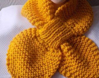 Leaf scarf, neck warmer, mustard yellow, knitted.