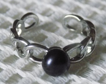 Bague maille argent , anneau ouvert ajustable , perle d'eau coloris noir.