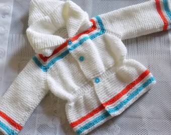 Veste à capuche,manteau,paletot pour bébé réalisé au tricot,coloris blanc rayé turquoise et orange,taille 6/9 mois.