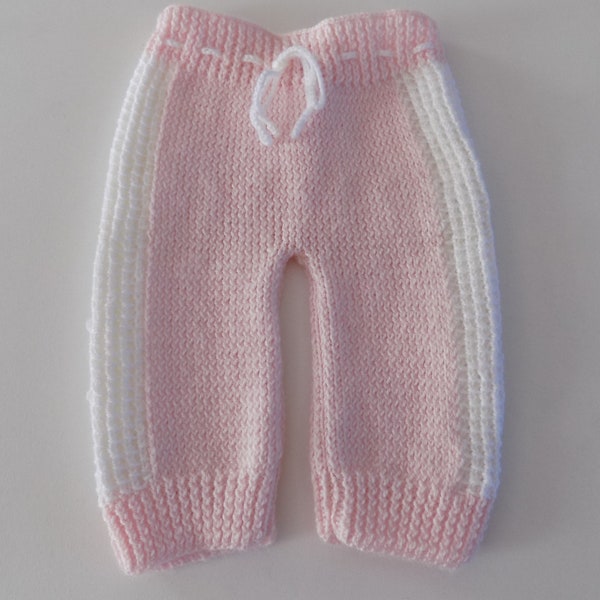 Pantalon bébé tricoté main , coloris rose pâle et blanc , taille naissance , 1 mois.