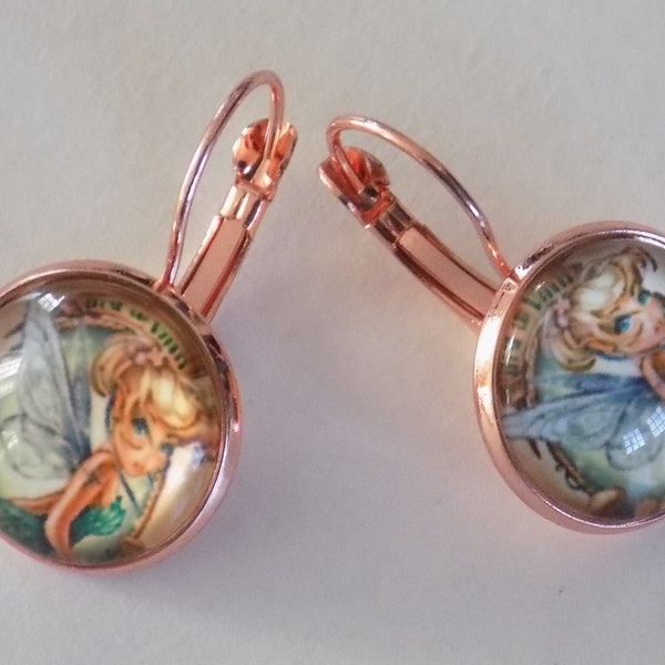 Boucles d'oreille dormeuses or rose , cabochon en verre motif "fée clochette".