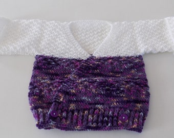 Crossed bra, hand-knitted baby vest, white and multi-colored, size 3/6 months.