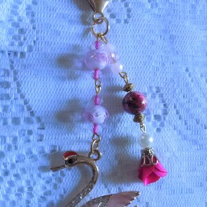 Pins / Broche Petit Cygne - Métal Doré Avec Pierre Rose Et Strass - Neuf (Sans Emballage)