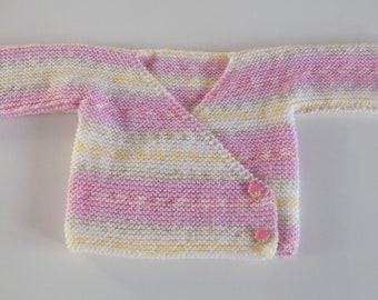 Brassière croisée , gilet pour bébé , tricoté main , coloris multicolore , taille 3 mois.