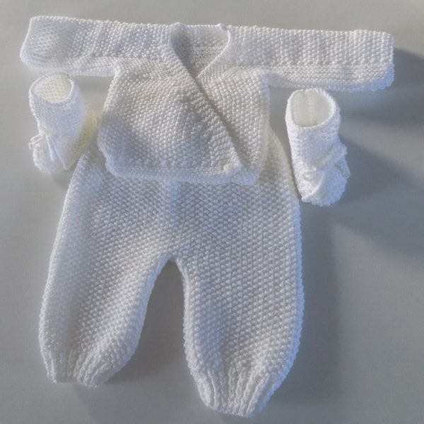 Baby set: pants, crossed bra and pair of slippers, white color, premature size, birth.
