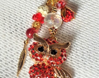 Bag charm or key ring, gold and red, large owl pendant garnished with rhinestones, glass beads, metal beads, charm.