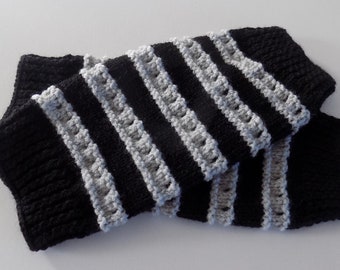 Paire de jambières , guêtres tricotée main , point fantaisie ajouré , coloris noir et gris.