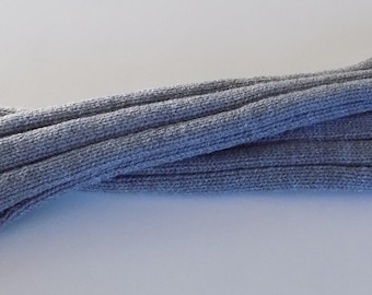 Paire de jambières hautes pour femmes tricotée main , coloris gris.