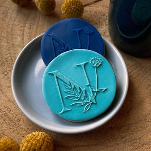 Carimbo de gravação de letras floridas. Gravador de fondant para biscoitos decorados. Carimbo acrílico para biscoitos. Selo de pasta de açúcar para casamento