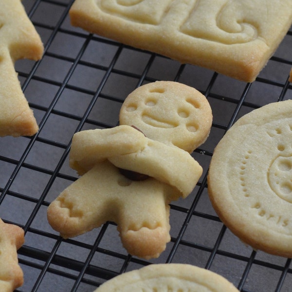 Emporte-pièce Bonhomme de pain d'épices pour tenir une amande - Emporte-pièce Gingerbread man - Emporte-pièce Noël - christmas cookie