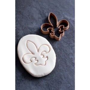 Fleur de Lys cookie cutter Flower cookie cutter Pastry cookie cutter Creative pastry Cake design image 3