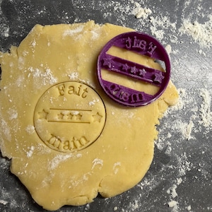 Cortador de galletas hecho a mano. Cortador de galletas con mensaje hecho a mano. Molde para galletas caseras.